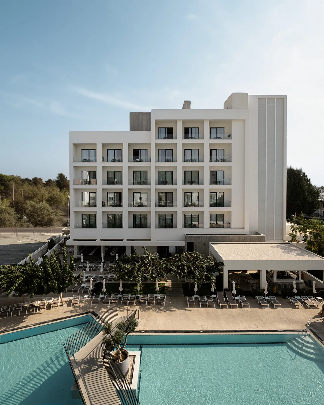 Hotel pool for families